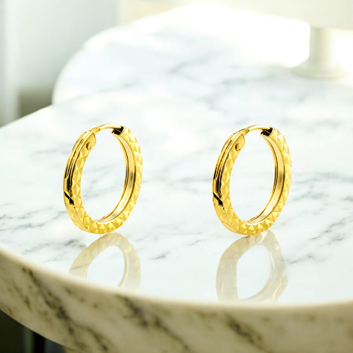 Orecchini Oro Giallo 9K Aro Rotondo Brillante 16 x 1,5 mm - Scatola Regalo - Certificato di garanzia - Mondepetit Orecchini Oro Giallo 9K Aro Rotondo Brillante 16 x 1,5 mm - Scatola Regalo - Certificato di garanzia - Mondepetit